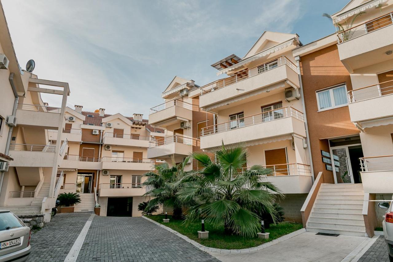 Apartments Rivijera Herceg Novi Esterno foto