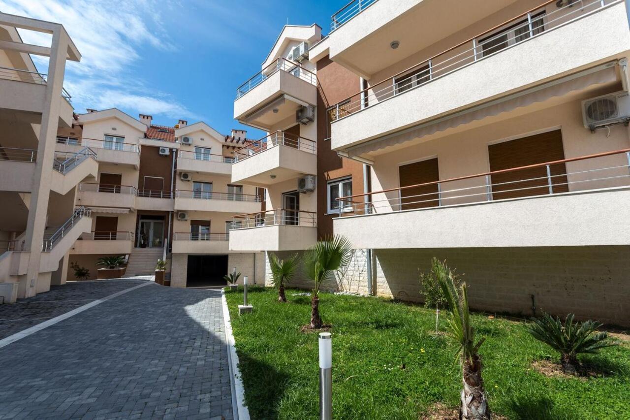 Apartments Rivijera Herceg Novi Esterno foto