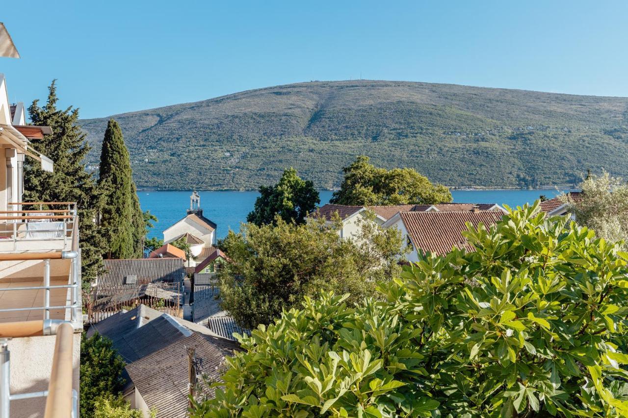 Apartments Rivijera Herceg Novi Esterno foto
