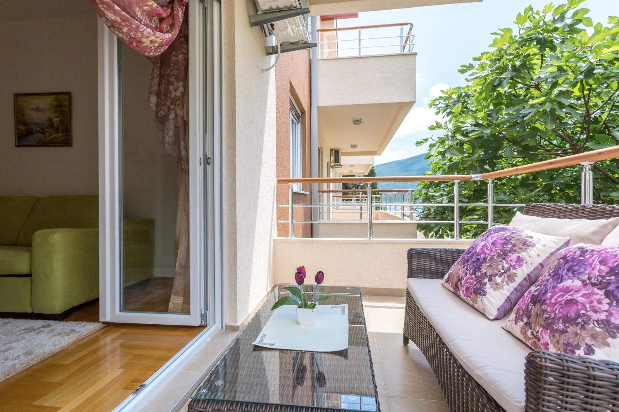 Apartments Rivijera Herceg Novi Esterno foto