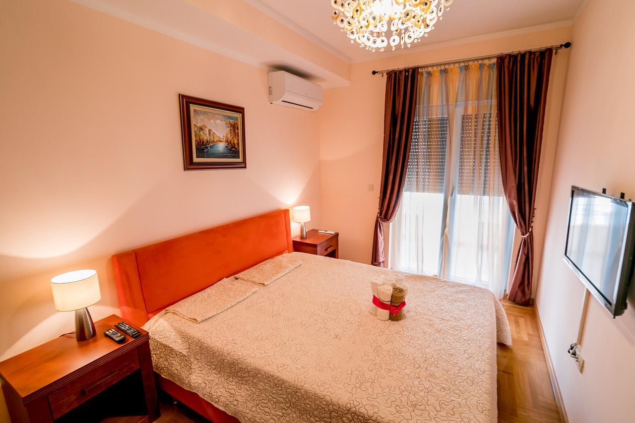 Apartments Rivijera Herceg Novi Esterno foto
