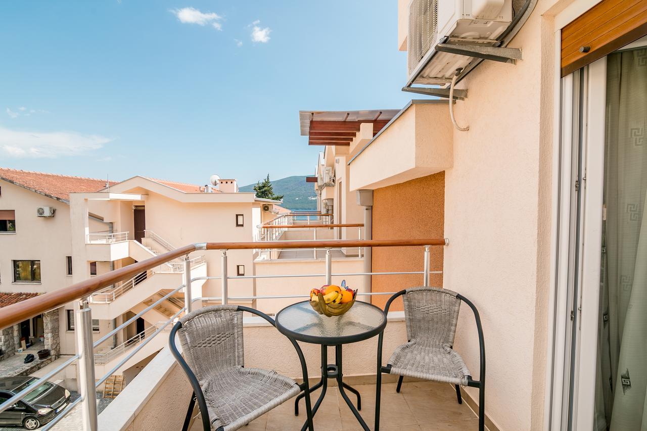 Apartments Rivijera Herceg Novi Esterno foto