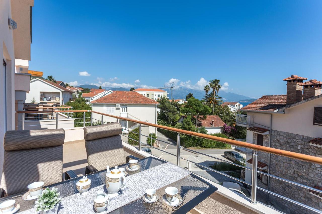 Apartments Rivijera Herceg Novi Esterno foto
