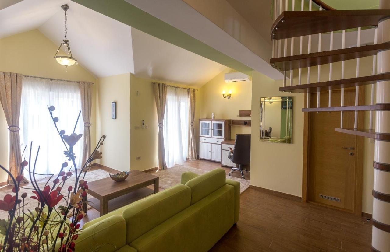 Apartments Rivijera Herceg Novi Esterno foto